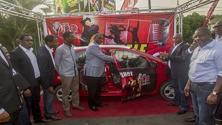 Segun Ogunsanya, managing director and chief executive officer, Airtel Nigeria, unveiling the brand new Kia Picanto Car, grand prize in the 'Airtel One Mic' talent-hunt show which was launched in Lagos to discover music talents in tertiary institutions in Ogun and Lagos St